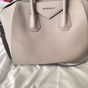 Medium Givenchy Antigona Bag